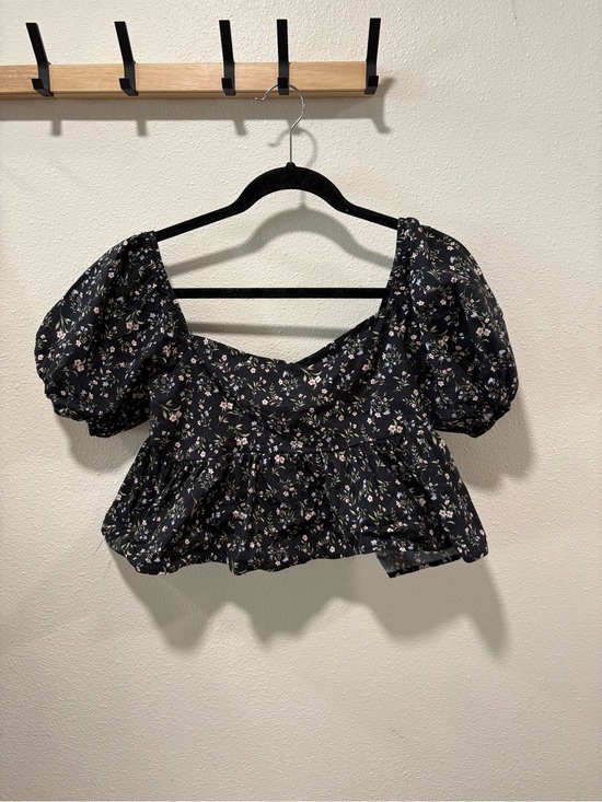 Altar'd State Tops - Altard state Black Floral Puff-Sleeve Top